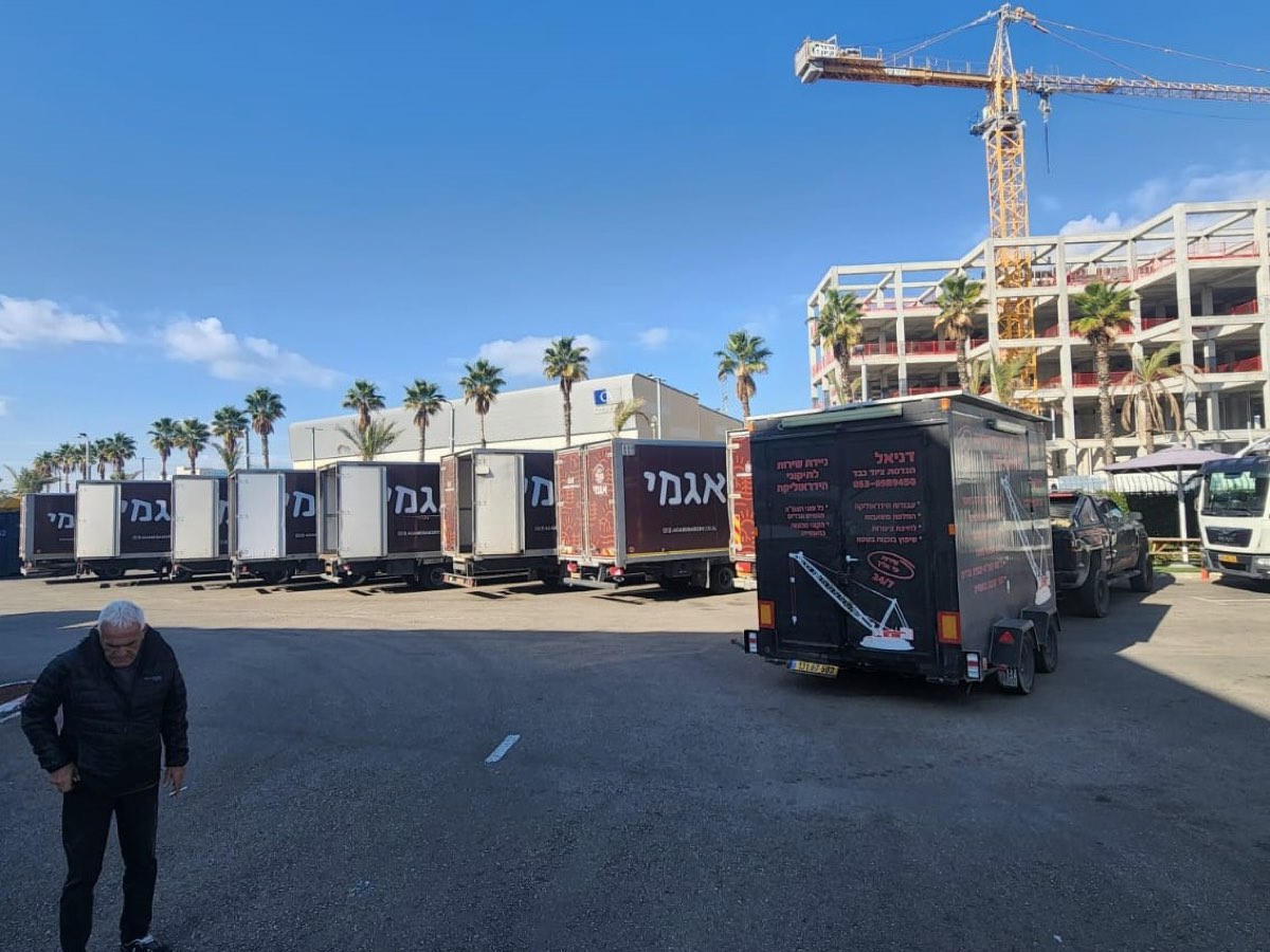 גרור השירות של דניאל באתר בנייה עם מנוף צריח
